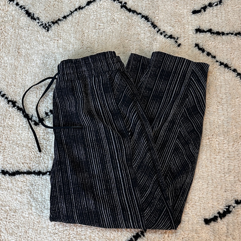 Athleta Black and White Barrel Joggers - Picture 4 of 5